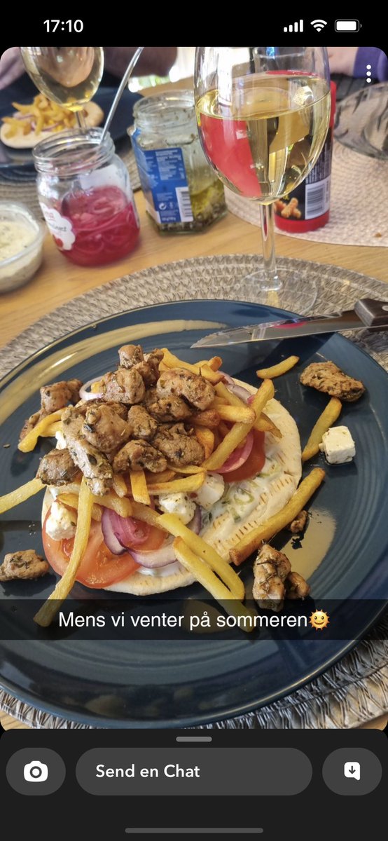 Siden kjæresten til Jesus, Cleopatra, opprinnelig var gresk - så syntes vi det var greit å innlede påskeuka med gyros! God påske alle sammen! 🤭🥳🥰