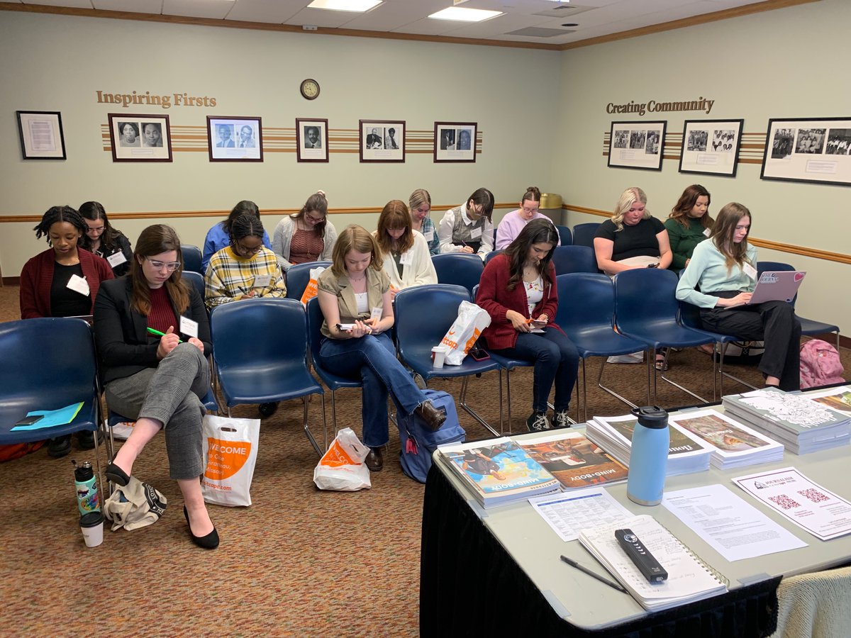 MiaPohlmanWrite's tweet photo. So happy to get to meet these women while presenting about features writing at the Missouri College Media Association Conference this morning. I can’t wait to see all the good they do in the world 🌞

#MBEAMCMA2023 #WomenInMedia #featurestory https://t.co/NmojoqsDut