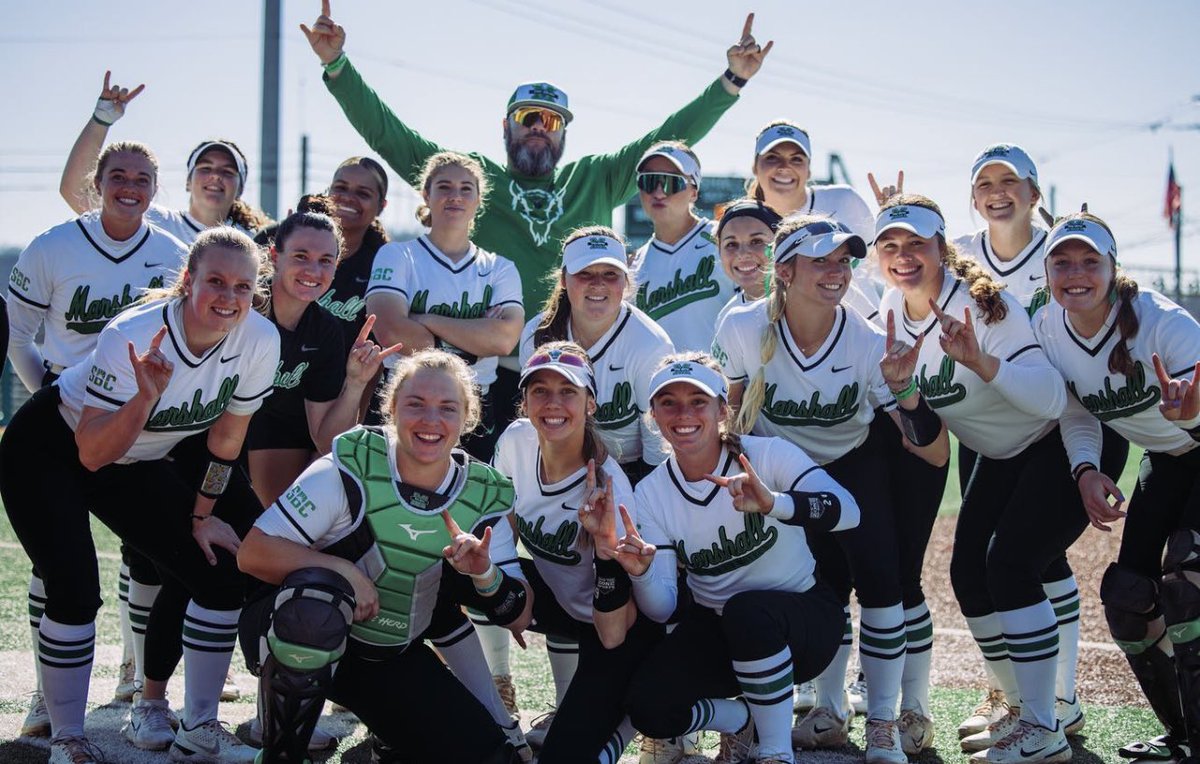 𝟭𝟵 𝗪𝗜𝗡𝗦 𝗜𝗡 𝗔 𝗥𝗢𝗪

Marshall takes down Georgia State 6-1 

- <a href="/1hrdrk/">Sydney Nester</a> with dominate pitching as usual only allowing 1 hit

- <a href="/sydbickell/">syd</a> two Triples 

- <a href="/grace14chelemen/">gracechelemen</a> with a HUGE 3 run HR 

- <a href="/camryn_belle/">cam</a> another solo 💣 

29-3 (5-0) 🔥🔥