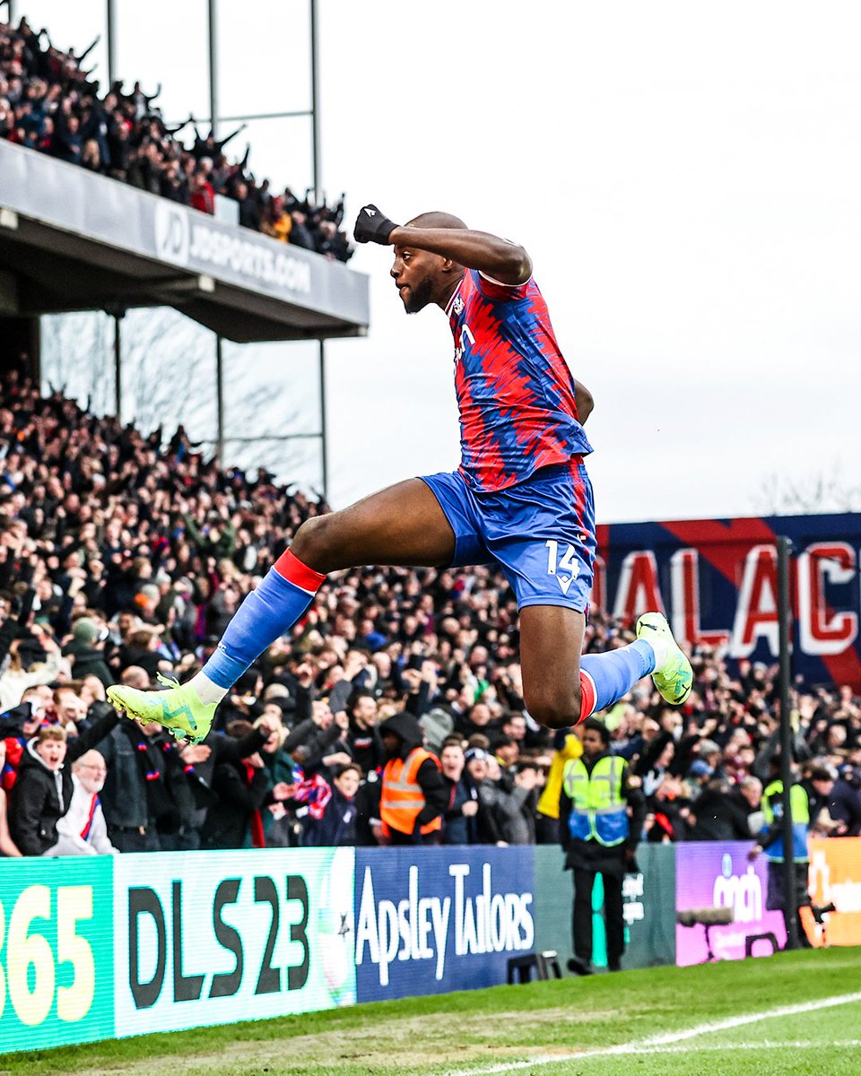 brfootball's tweet photo. Crystal Palace beat Leicester with a 94th-minute winner...that shot differential, though 🫢 https://t.co/UUkc8cpTHw