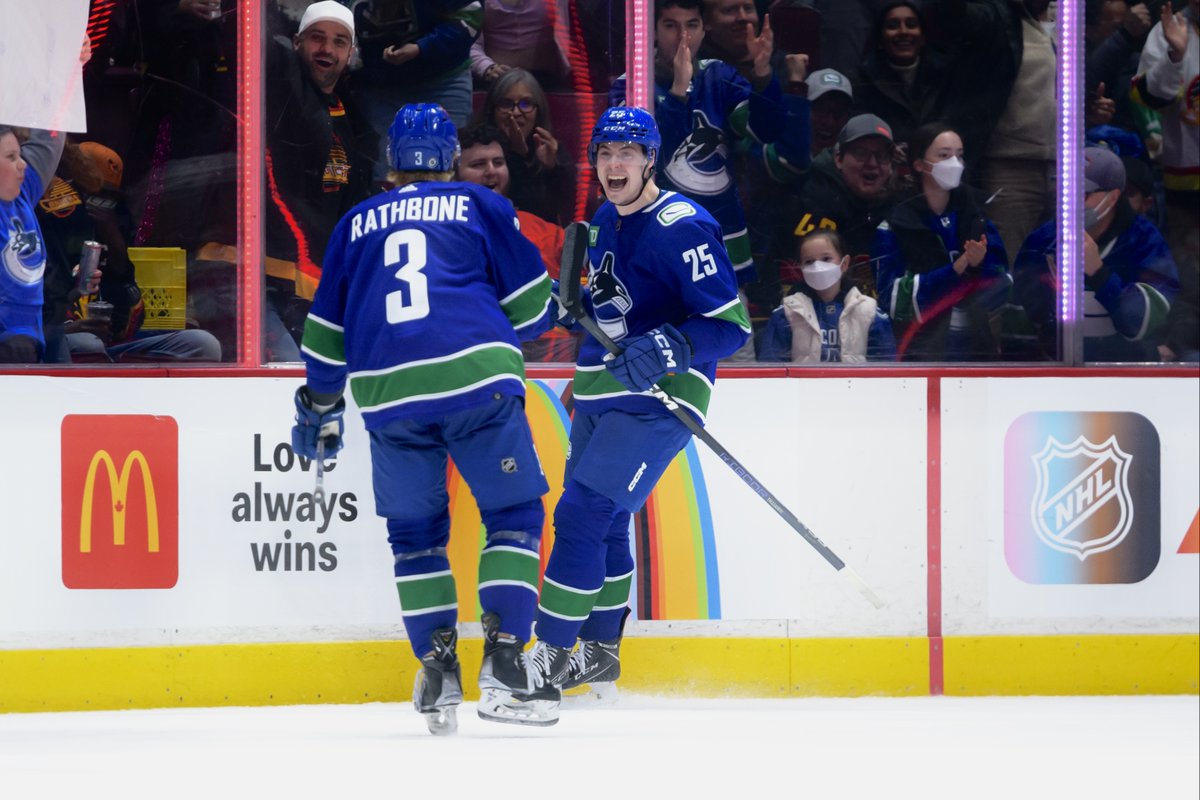 GoNUmhockey's tweet photo. Huskies doin' Huskies things

📸 @Canucks | @BuffaloSabres https://t.co/rm77gOgBxi