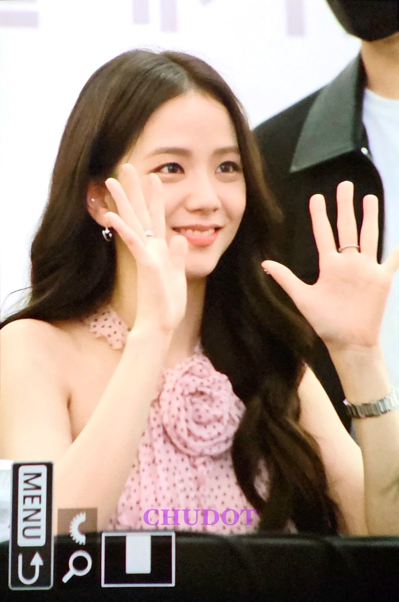 chudot_js's tweet photo. 230401 지수 솔로 팬싸인회

#BLACKPINK #블랙핑크         
#JISOO #지수 https://t.co/Cmgkq969h0
