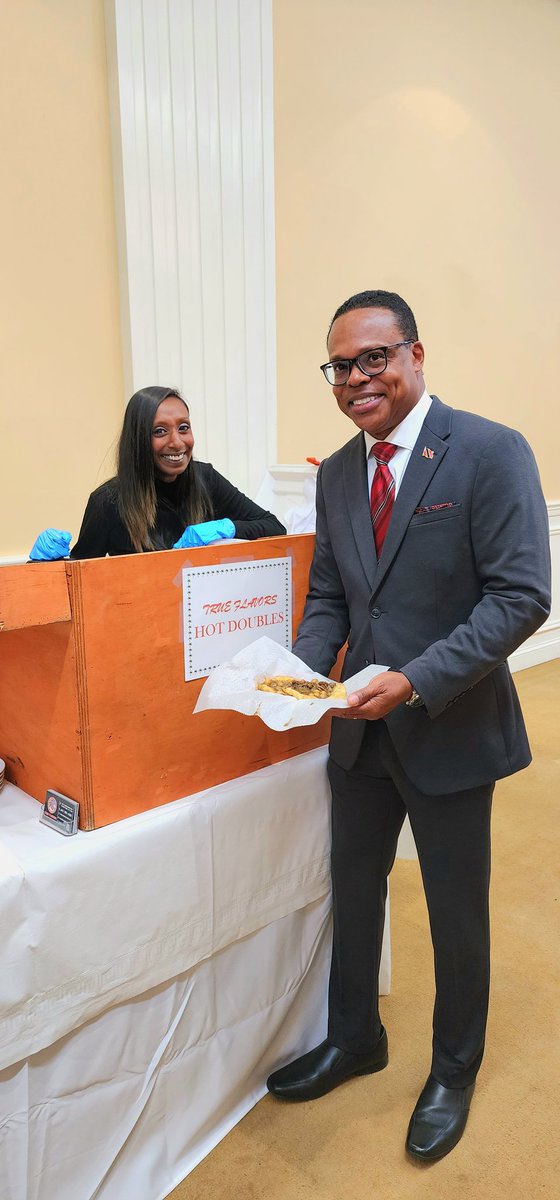 AmeryABrowne's tweet photo. We did it! Our team introduced delicious doubles to over 175 diplomats, at our launch of T&amp;T's campaign for the Presidency of the UN General Assembly in New York. 
Special effort was made to have the authentic wooden box, cooler, sign, and ambience. They kept on coming back!🇹🇹 https://t.co/Wcs6ODh1MK
