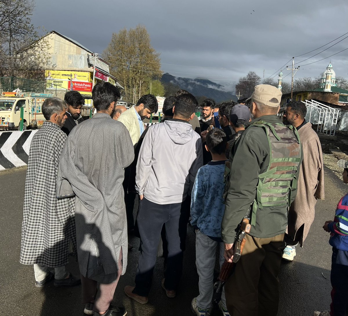 Anees_UlIslam07's tweet image. Today continued my outreach public programmes cum condolences in various areas of Dooru Constituency Thankful to the people for support..
My people my pride….
I Love my people & I respect my people…
#apnipartyonline