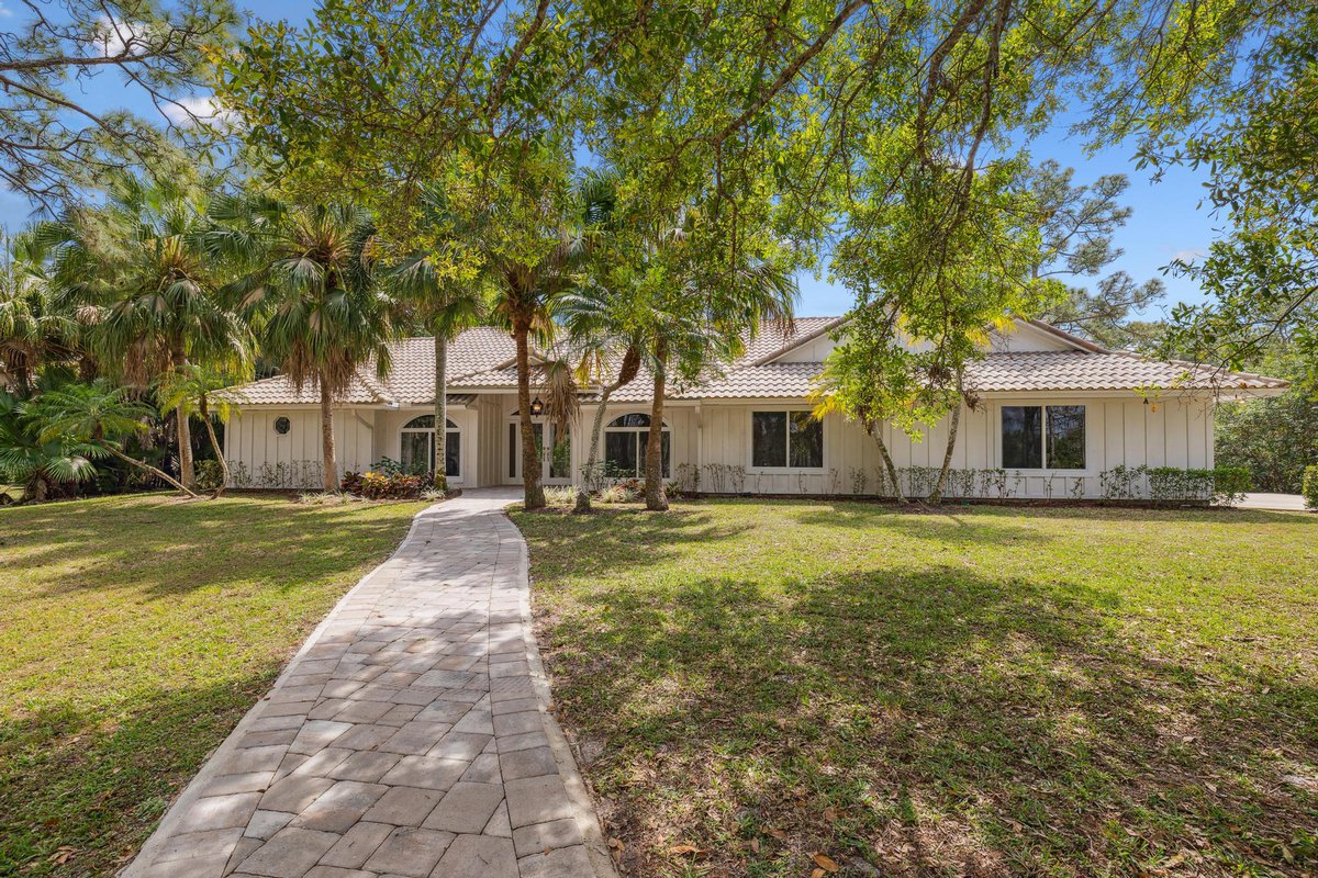BalsamoRon's tweet photo. The long house hunt is finally over. Contact me now for a showing! #homesforsale  https://t.co/YV4wk863HM https://t.co/xQIJuxfjS2