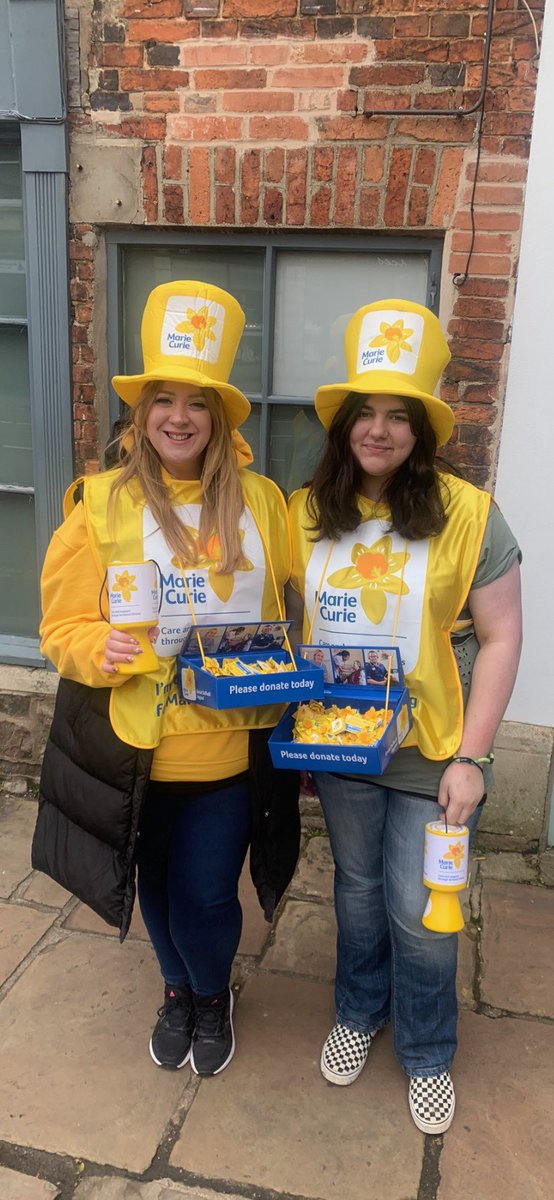 As the years go on, it’s getting harder to convince my older godchildren to help out at the #GreatDaffodilAppeal - Lily might be 15 now but being charitable is never not ‘cool’ ! #fundraising #goddaughter #lincolnshire