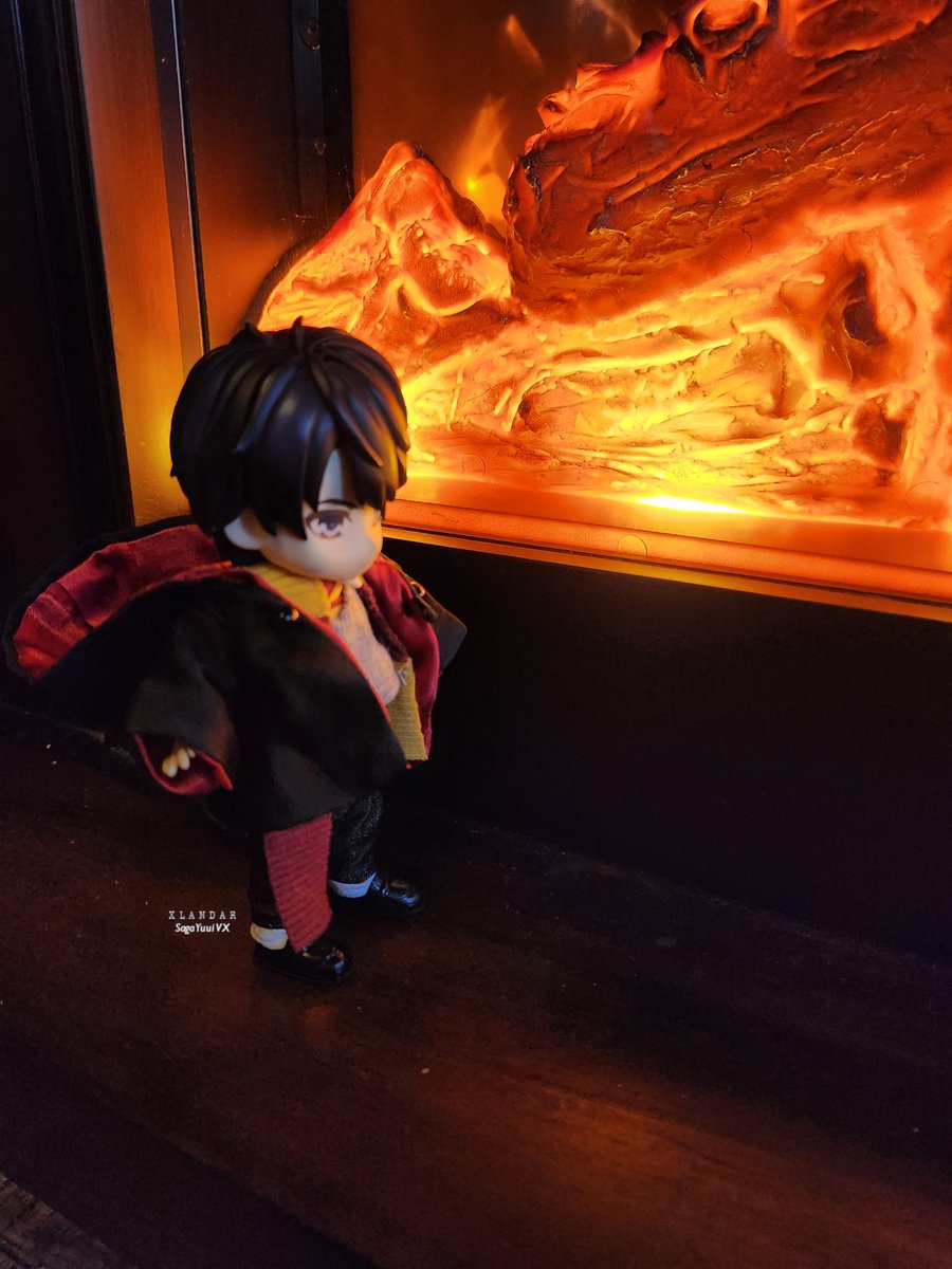 Squeezedremon's tweet photo. Completely forgot abt this. Brought little yan and yan's little mo to the HP cafe and took some photos. we adults mainly makan, but the kiddos have a bit of other activities.
#harrypotter #dolls #lyzzr #lizeyan #lovepro #李泽言 #恋与制作人 #harrypottercafe https://t.co/qEeaxXlg1m