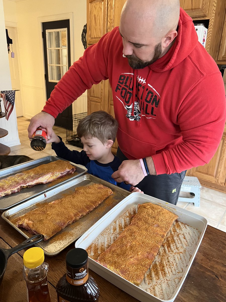 JeffRichardsBHS's tweet photo. Firing up the smoker today with my assistant.
#RibLife
#LowAndSlow https://t.co/VgeYvF7j9J