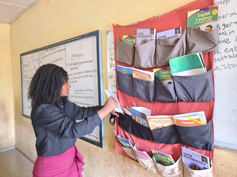 tnci_africa's tweet photo. A little sneak peek into the @tnci_africa most recent visit to Imakiyo primary school at Ejigbo where we had the honor of engaging the school leadership on the #HangingLibraries, how they have impacted the school and improved the student’s literacy.
#Education #SDGs #TNCI https://t.co/fYcvedFUgP