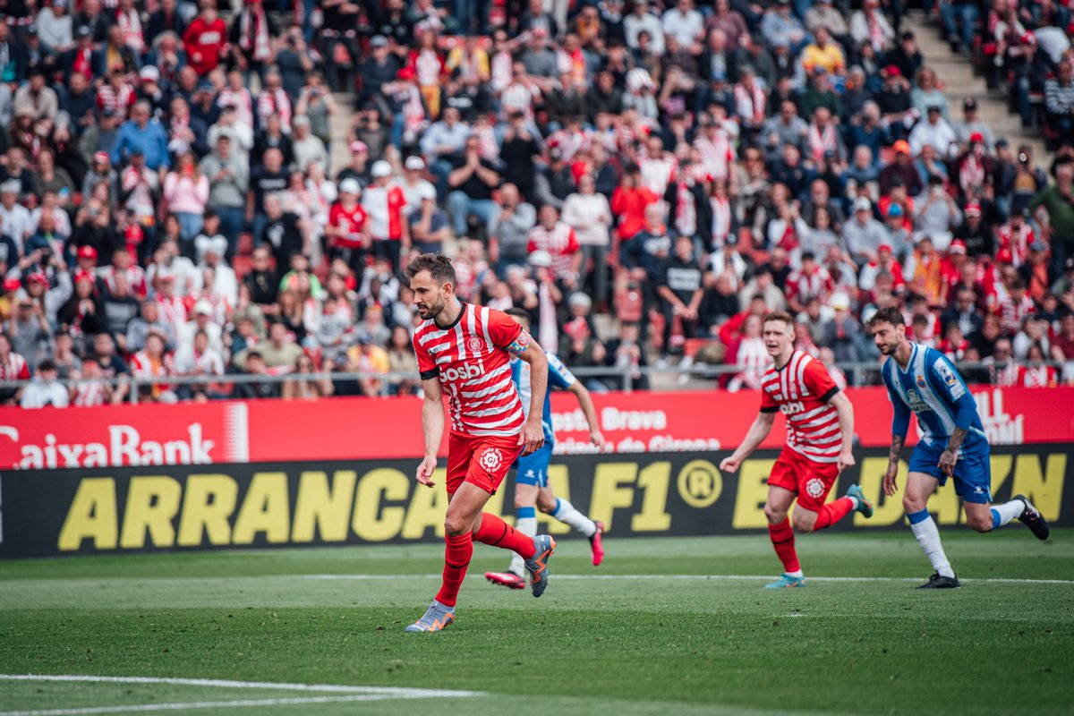 CristhianStuani's tweet photo. El Derby se queda en Casa 🔴⚪️
Unidos somos más fuertes @GironaFC Felicitaciones a todos por el triunfo 
Ambiente espectacular en 🏟️ Montilivi 
#somhigirona #OrgullGironi https://t.co/a6HloOdpkl
