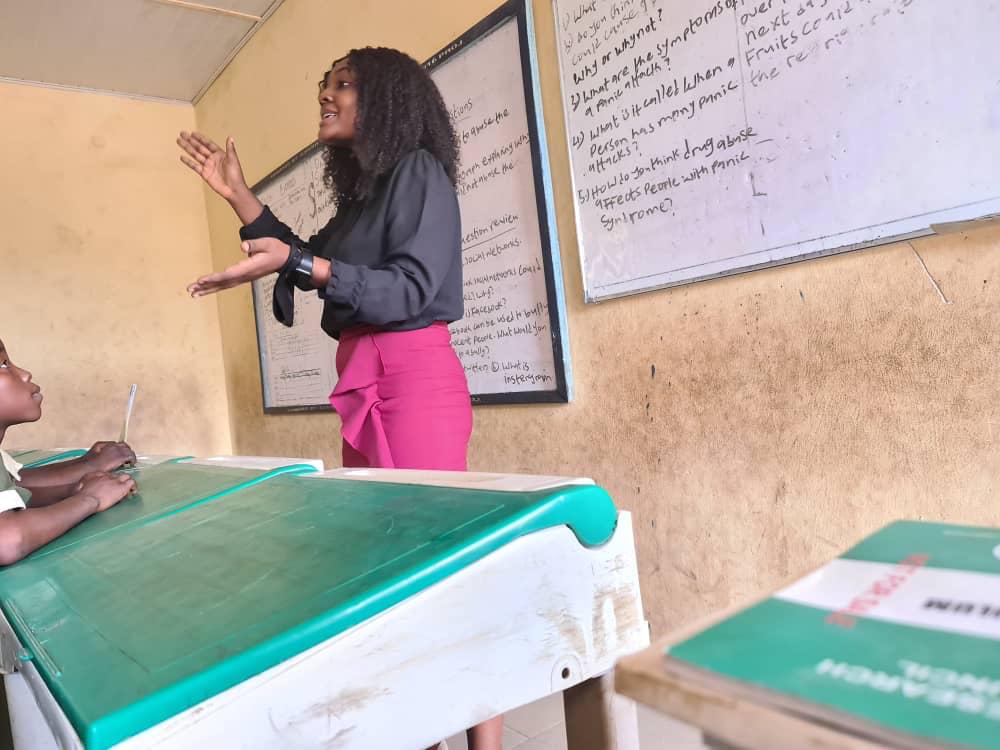 tnci_africa's tweet photo. A little sneak peek into the @tnci_africa most recent visit to Imakiyo primary school at Ejigbo where we had the honor of engaging the school leadership on the #HangingLibraries, how they have impacted the school and improved the student’s literacy.
#Education #SDGs #TNCI https://t.co/fYcvedFUgP