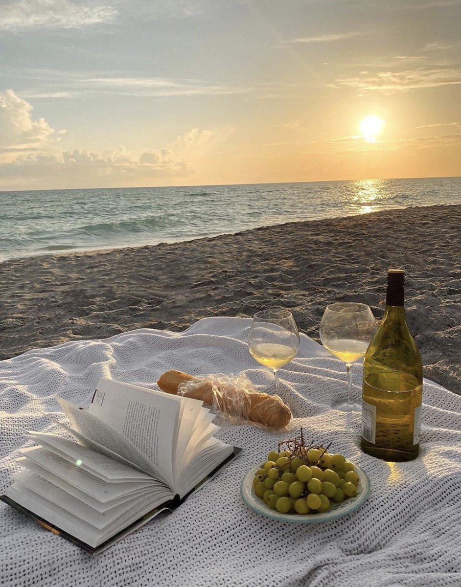 OfficialPLT's tweet photo. Mood 🍷 https://t.co/7JQ8lwzo7p