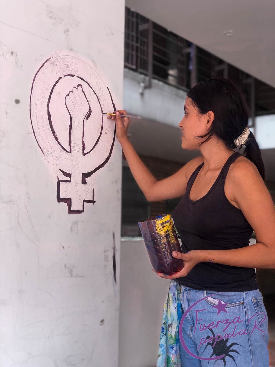 FronteraPopular's tweet photo. 🗣️El pasado 29 de marzo entre varias actividades que se llevaron a cabo en la @UFPSCUCUTA  ,destacamos la intervención a las paredes de nuestra alma mater ,trayendo de vuelta el color que tanto nos han reprimido y tratan de contener pero que no volverán arrebatar!✊🔥🎨 https://t.co/8SeQKd7BWT