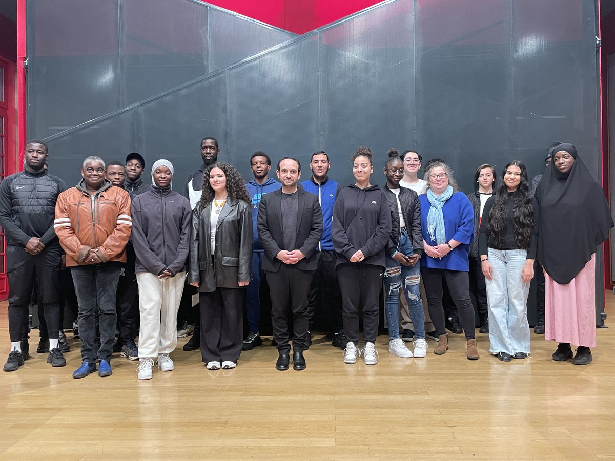 Conseil Sarcellois de la Jeunesse #CSJ
Aujourd'hui installation officielle du CSJ et première réunion plénière à la salle Berrier en présence de @p_haddad_maire et de @ChantalAhounou élue à la démocratie locale.