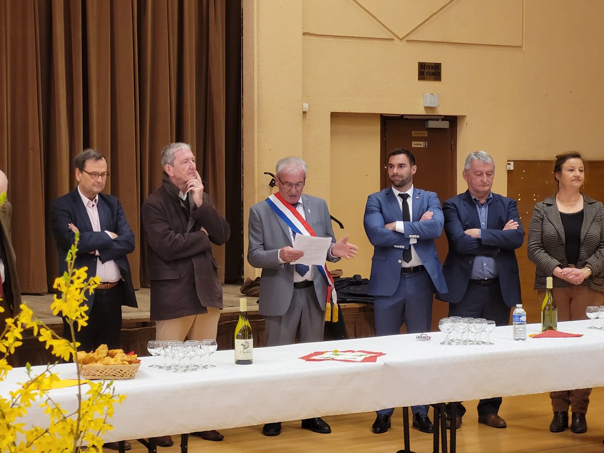 DanielGrenon89's tweet photo. J'étais présent aujourd'hui avec mon collègue @JulienOdoul, les élus et les militants du #RN89 à la Foire du Beau Marché de #Toucy. Quel plaisir de vous retrouver et de participer à cette belle fête poyaudine ancrée dans nos traditions rurales de convivialité et de proximité. https://t.co/sIg6vrmBB4