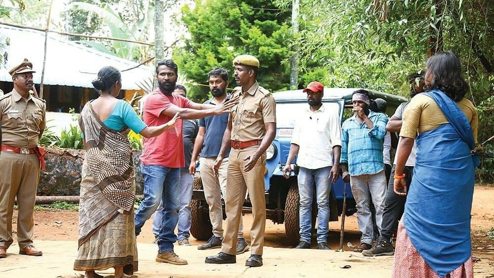thambi75's tweet photo. Movie wonderful @sooriofficial Sir..♥️ #VetriMaaran #ViduthalaiPart1 https://t.co/FO5CxasKoz