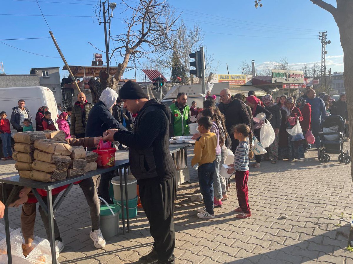 🌙 رمضان 2023

نقدم وجبات إفطار لإخواننا المتضررين من الزلزال في كهرمان مرعاش بشكل يومي.

🌐 التبرع الالكتروني: ihh.org.tr/ar/donate/ifta…