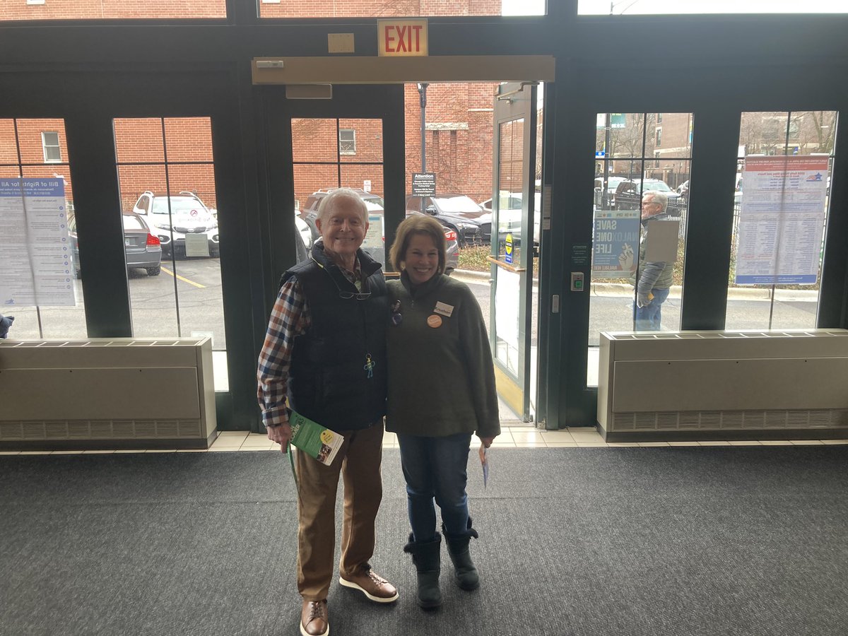 How adorable is this. <a href="/COMERfor43/">Brian Comer for 43rd Ward</a>’s dad and @knudsenfor43’s mom out passing palm cards for each of their kids at the polls today. Both complimentary of one another. Sort of makes you feel like you can’t go wrong in this race. #chicagoelection