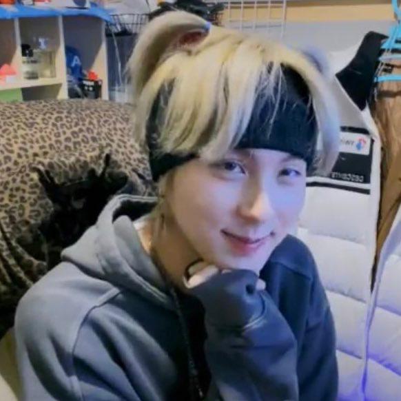 tinycobbie's tweet photo. Forever obsessed with giwook in pigtails https://t.co/huLzseKpav