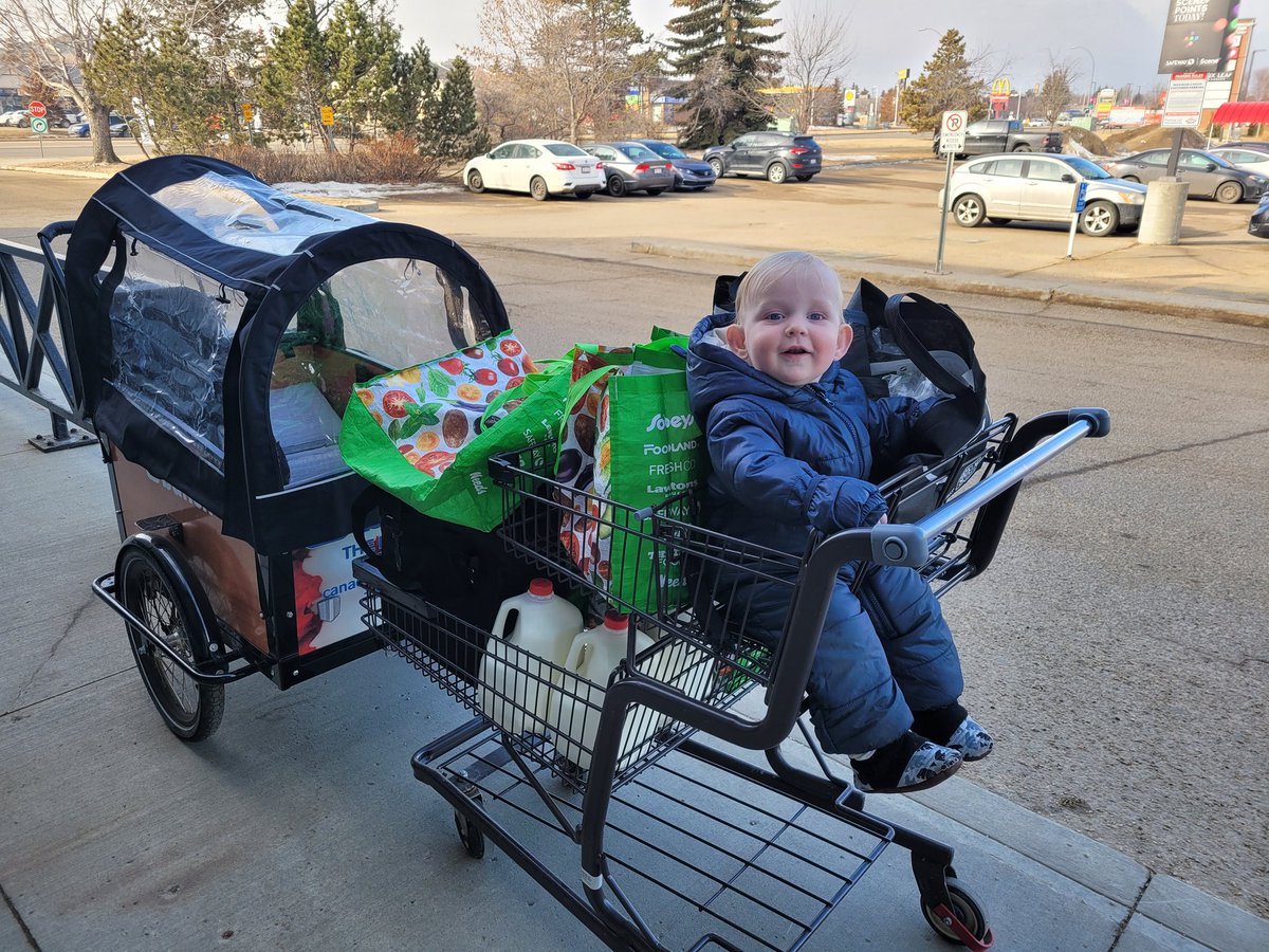 mommypedals's tweet photo. Grocery shopping for a family of 6? While living in the suburbs? Without a car?
Easy with a cargo bike. Holds 2 kids plus groceries. And you get prime parking 😆
#carfree #CarReplacement https://t.co/wh9mFQlnZo