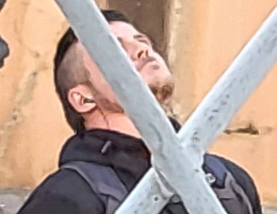 boye_g's tweet photo. ¿Quién será esta persona que se dedica a fotografiar nuestras oficinas y a l@s compañer@s de despacho? https://t.co/R0sJy7XfTy