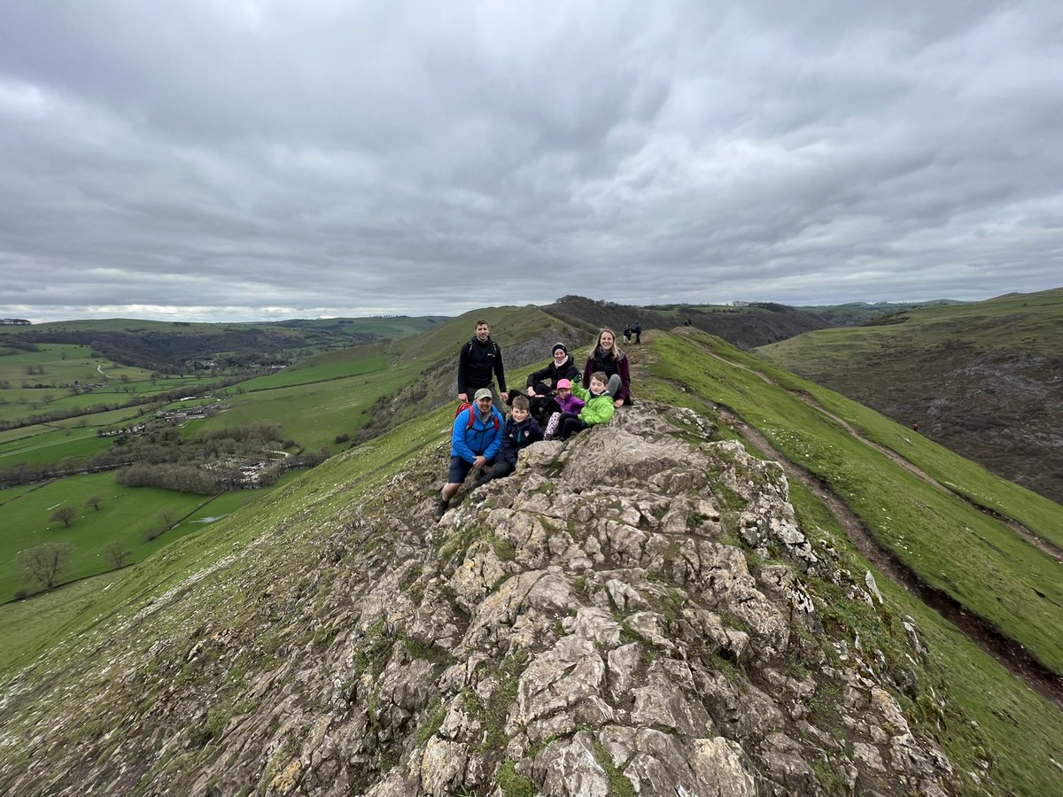 FarmerBarney's tweet photo. Fantastic views from the top of #thorpecloud  in the @peakdistrict https://t.co/RSXzcgAua5