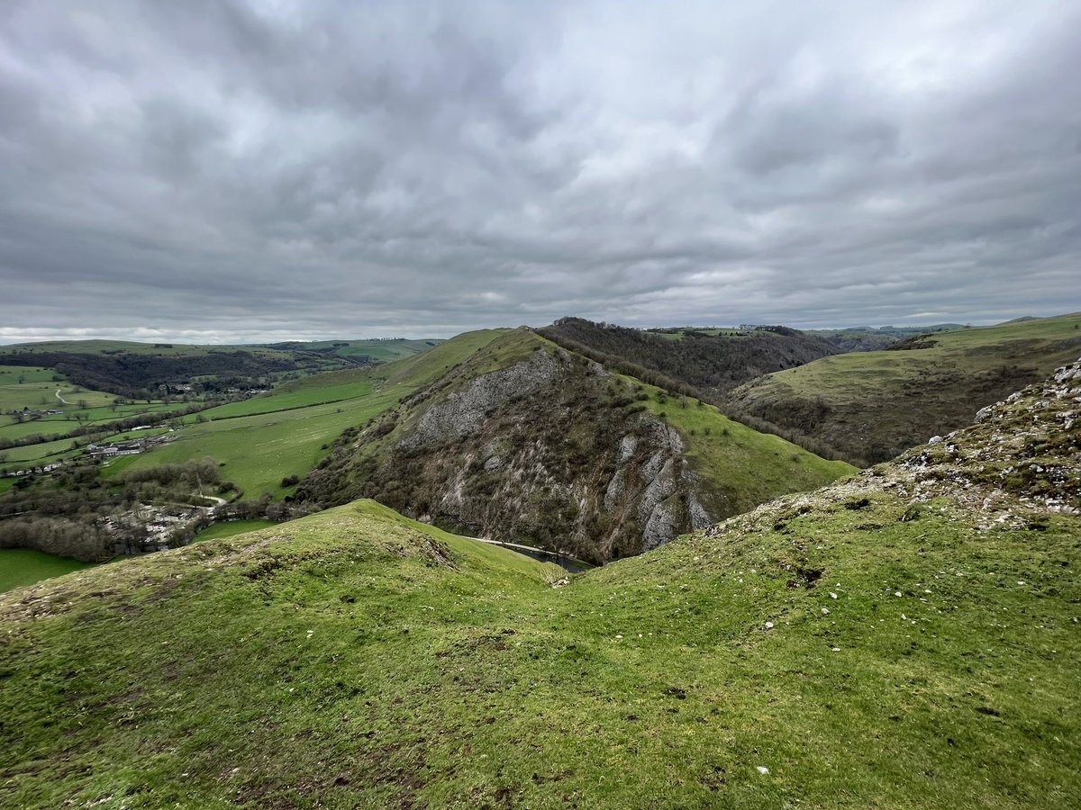 FarmerBarney's tweet photo. Fantastic views from the top of #thorpecloud  in the @peakdistrict https://t.co/RSXzcgAua5