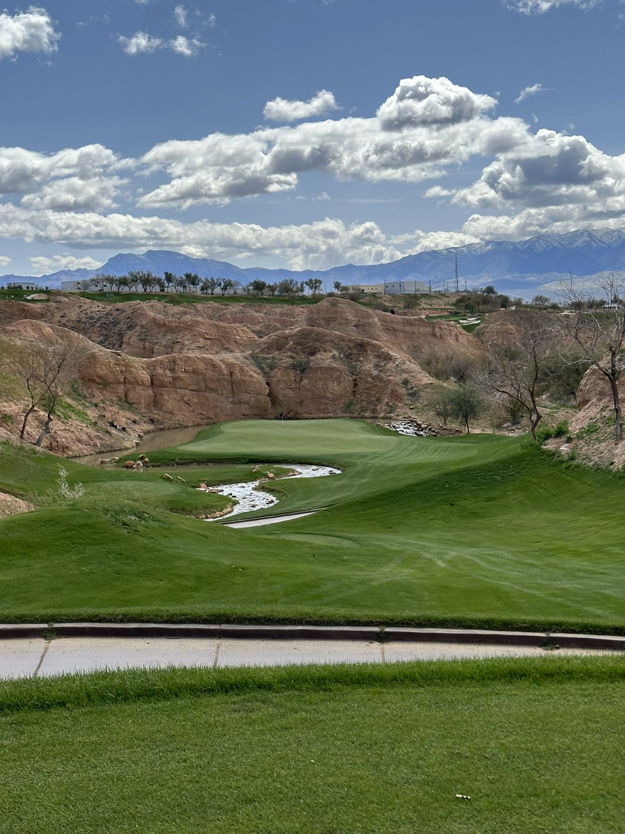 Played @golfwolfcreeknv last week and it did not disappoint one bit. Beautiful golf course. Bucket list course for sure.