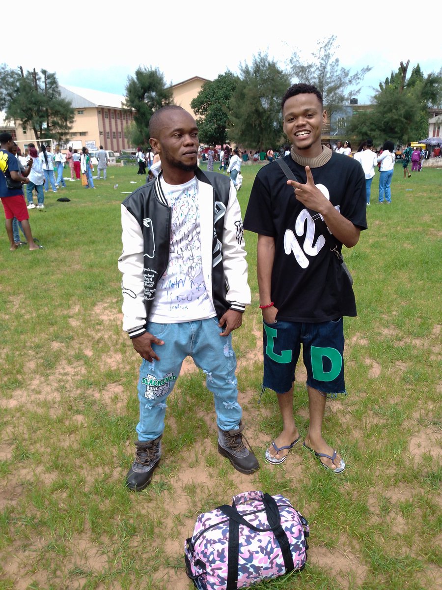 StringzChidex's tweet photo. God did 🕊️🙌😋
      Happy graduation blood ✅✊🩸 https://t.co/aM5FHnMrik