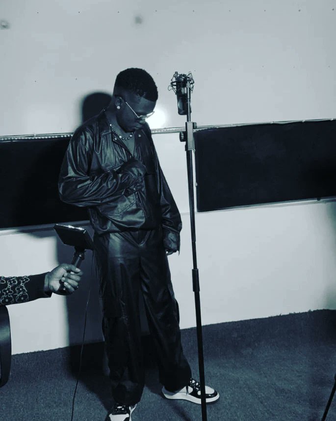 zziz_alone's tweet photo. April 13 heavy i come🌏🎶

#NewMusicFriday https://t.co/zUXXaNclIe