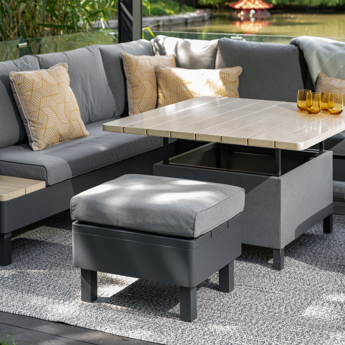 Does this make me a gold digger?💰 

📸Gold Striped Cubes, Deluxe Scatter Cushions 

Do you enjoy adding decorative pillows to your garden sets? 

#outdoorliving #furniture #gardenfurniture #lgoutdoor #decorativepillows #scattercushions #cushions