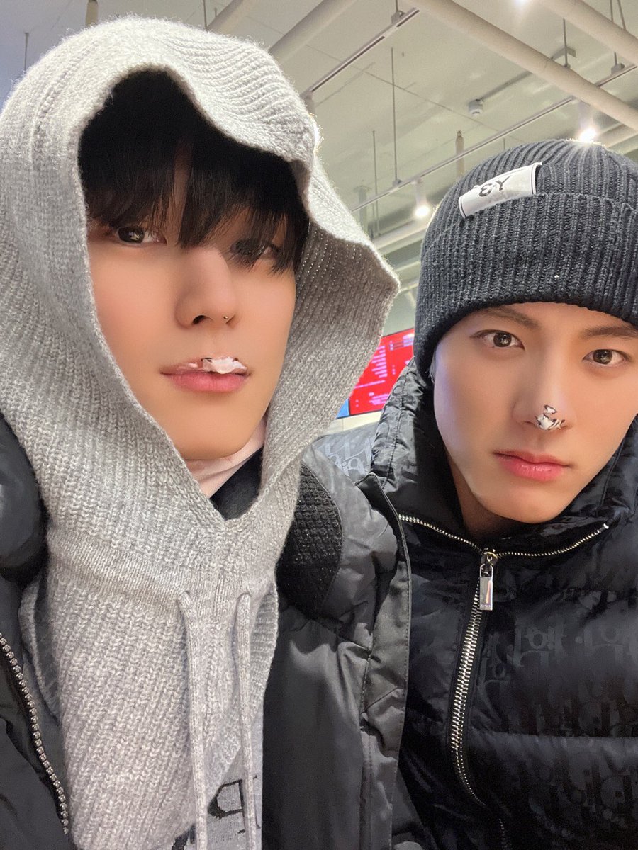 ︎ ︎

            i love you. anyways, ang pogi ko.
               
︎ ︎