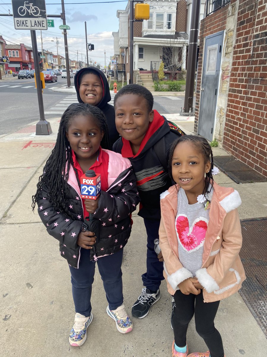 CoconnellFox29's tweet photo. These smiles brightened my day covering a horrible story. π. Thanks to my new friends for stopping to say hello. #futurereporters https://t.co/EnZfTJAeRU