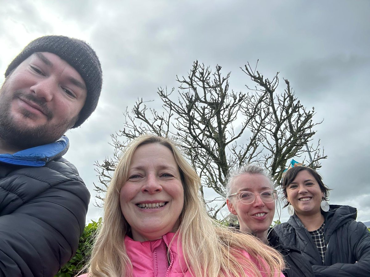 Great to get out and about in the Argyll View area and speak to local residents this afternoon with the #EastAntrim @allianceparty team. 

Not long now until #LE23 and there's still time to register to vote (28th April)!

#AllianceWorks