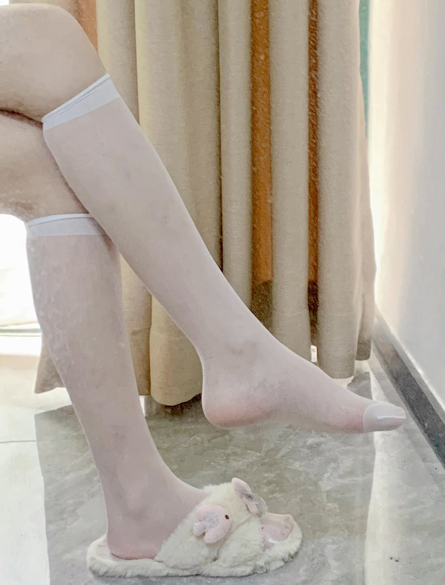 xjd813864's tweet photo. 这两双薄的像没穿一样，附上两张没得感情的评价图 #原味丝袜 #白丝 #肉丝 https://t.co/vRQrMjFILk