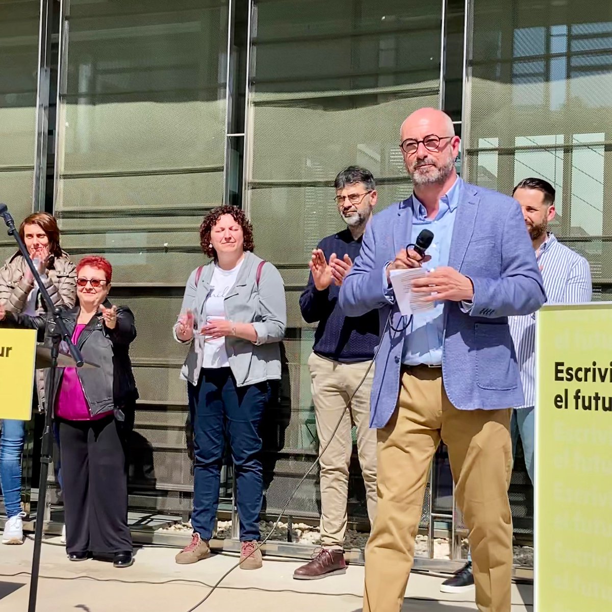 Xevi_VC's tweet photo. Amb molta feina feta i molta feina per fer, hem presentat un grup amb l'experiència i l'energia necessàries per afrontar els reptes de #Bescanó.
Feliç d'encapçalar un projecte clar i il·lusionant que ja hem iniciat i que volem, amb la vostra complicitat, poder fer realitat. ✊ https://t.co/TpbNY1GLPz