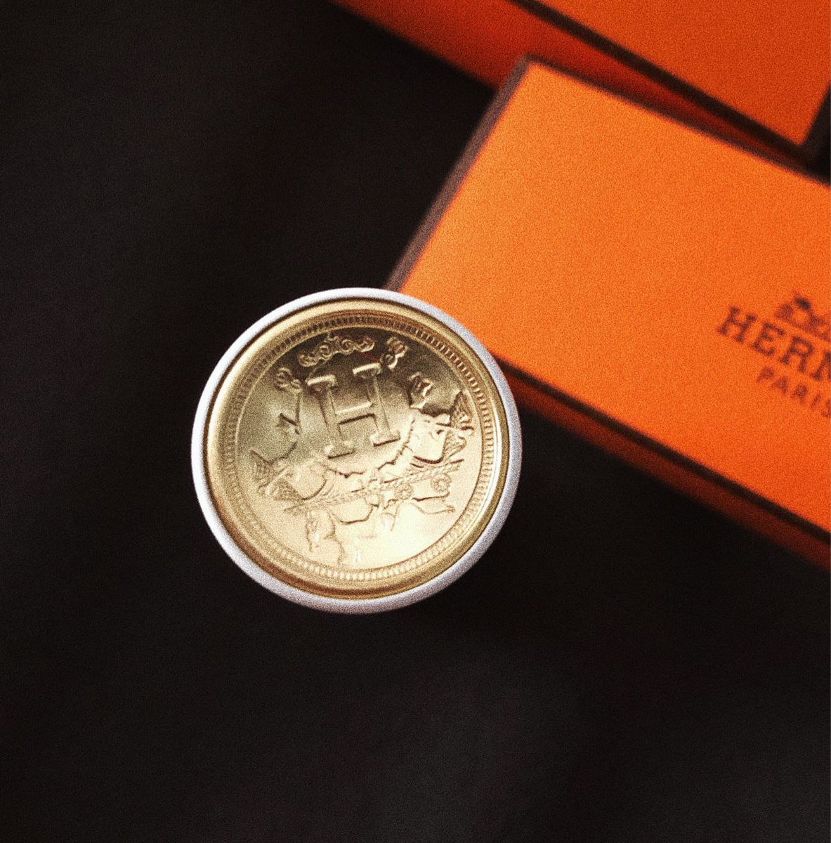 nn74478's tweet photo. Hermes lipstick it's really coming 🥰 real shot dumb moisturizing contrast|||| Hermes limited to five for one person, really hard to buy 😂
#FCBBVB #Bundesliga #BAYBVB https://t.co/9KQxO3C7fh