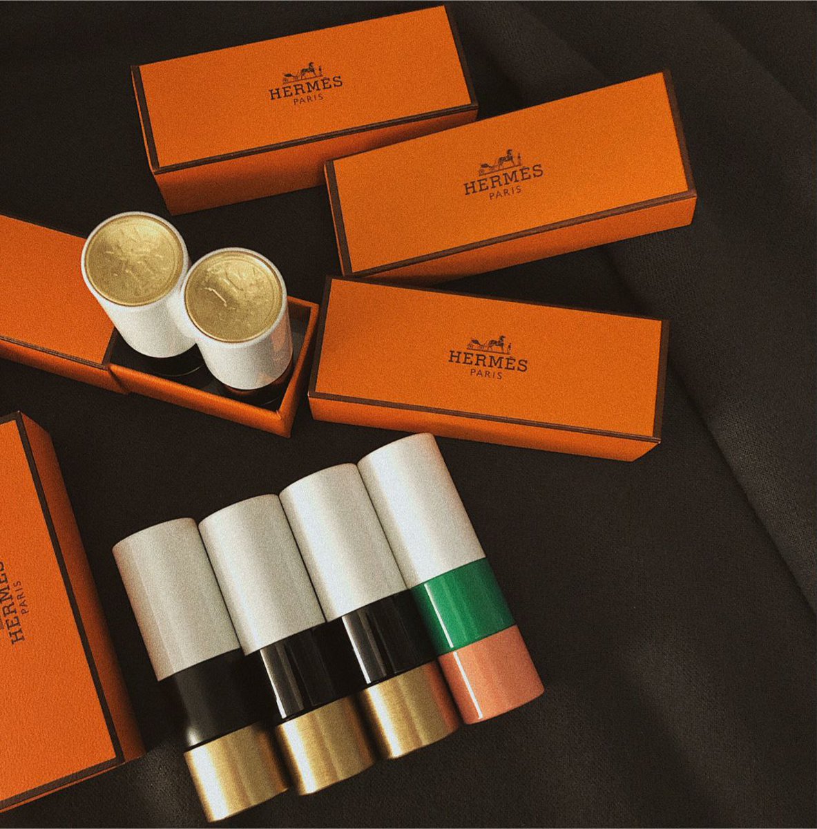 nn74478's tweet photo. Hermes lipstick it's really coming 🥰 real shot dumb moisturizing contrast|||| Hermes limited to five for one person, really hard to buy 😂
#FCBBVB #Bundesliga #BAYBVB https://t.co/9KQxO3C7fh