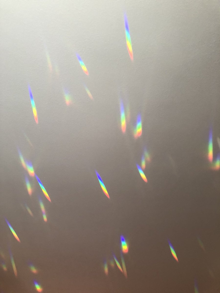happyhillers's tweet image. #prisms #rainbows in the afternoon #sunshine 🌈🌞