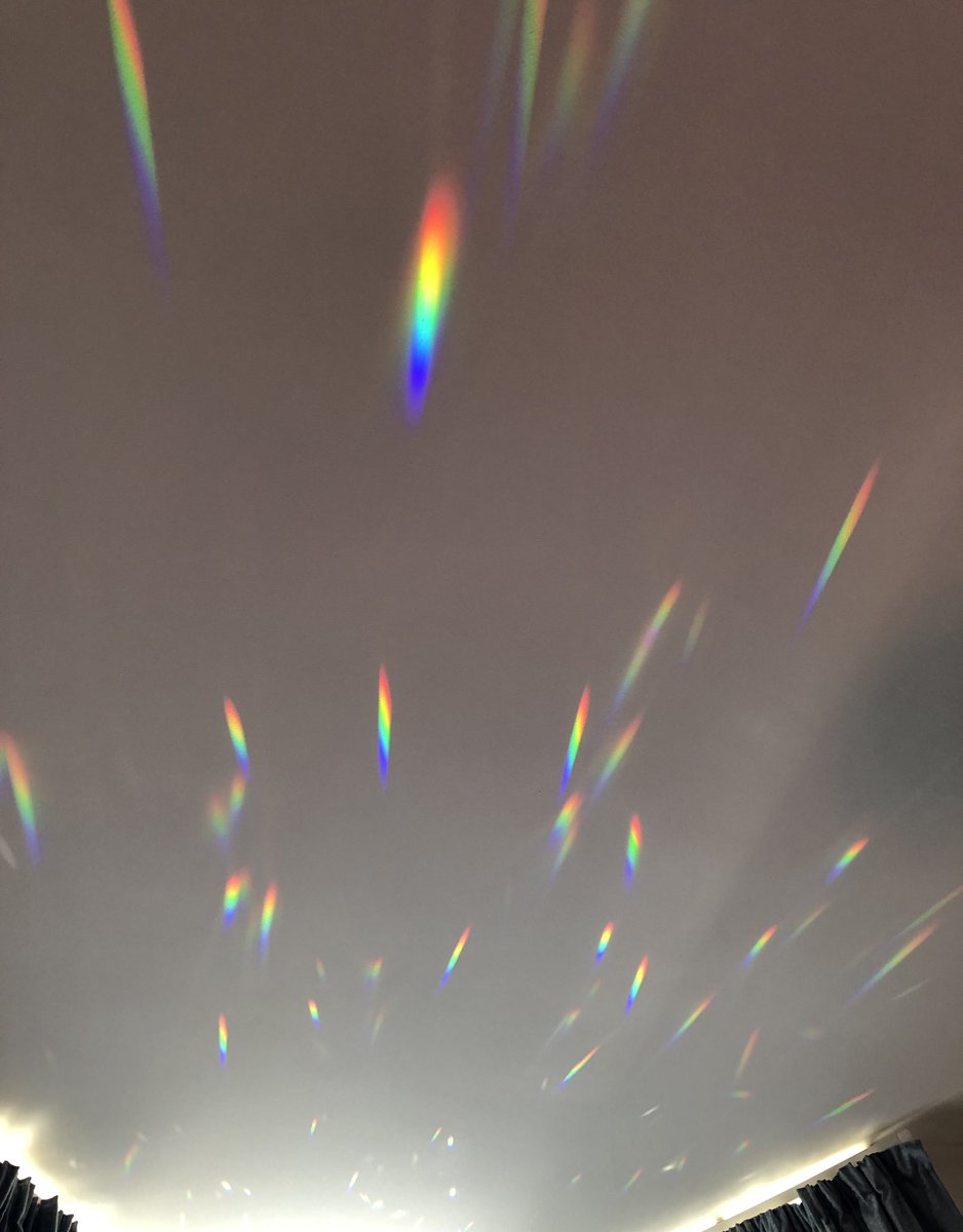 happyhillers's tweet image. #prisms #rainbows in the afternoon #sunshine 🌈🌞
