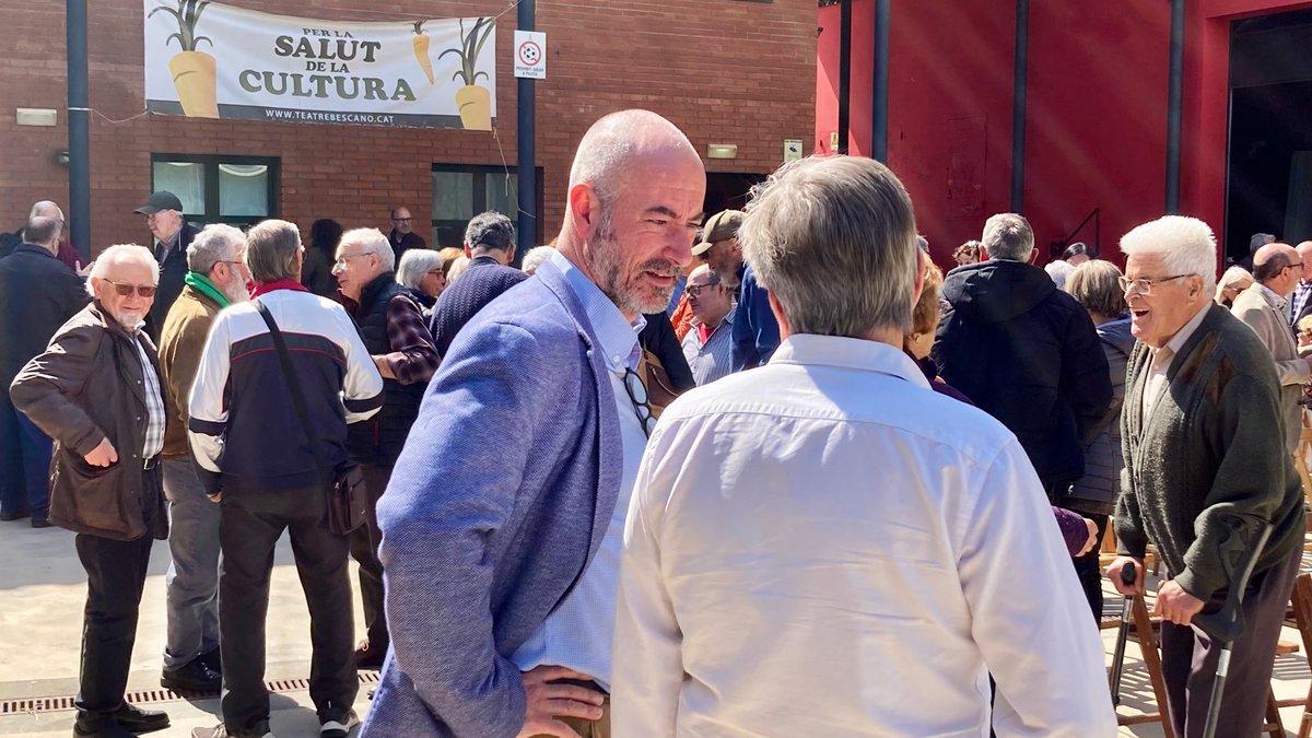 Xevi_VC's tweet photo. Amb molta feina feta i molta feina per fer, hem presentat un grup amb l'experiència i l'energia necessàries per afrontar els reptes de #Bescanó.
Feliç d'encapçalar un projecte clar i il·lusionant que ja hem iniciat i que volem, amb la vostra complicitat, poder fer realitat. ✊ https://t.co/TpbNY1GLPz