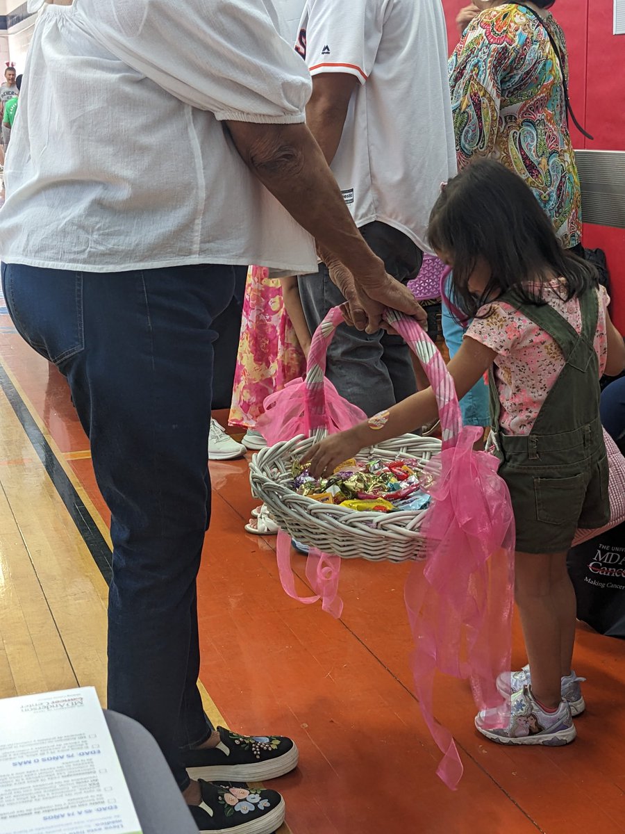 Nancy76040900's tweet photo. Eggciting time at the YMCA MD Anderson's Health Fair/Egg hunt this morning! @YmcaMd thank you for having us! @MDAndersonNews https://t.co/xqYknw2j2M