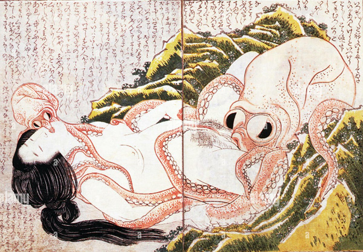 E questa è la stampa originale del 'sogno della moglie del pescatore' di Hokusai.

Le scritte descrivono meglio la scena, con il figlio che non vede l'ora di sostituire il padre tra le gambe di lei...

#pescedaprile #1aprile