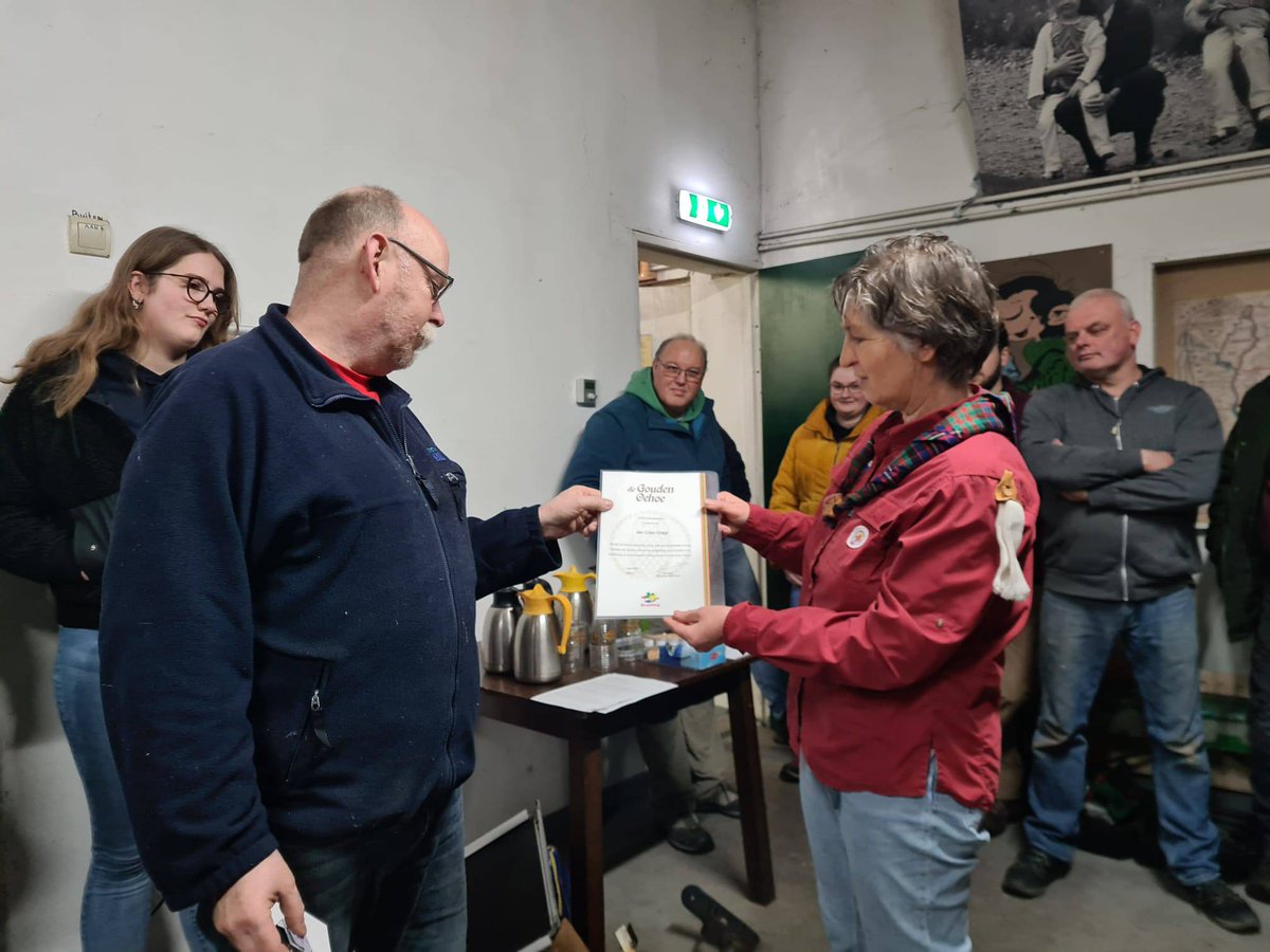 sw3lbp's tweet image. Vandaag is Jan-Coen tijdens het klussen verrast met de Gouden Oehoe. Dit waarderingsteken heeft hij ontvangen als bedankje voor de inzet die hij al jaren op scouting laat zien!

#apeldoorn #sw3lbp #oehoe