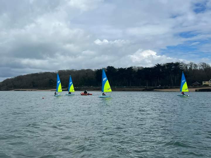 ScaramoucheST's tweet photo. Solid day of sailing for our Etchells crew and great enthusiasm from our Year 9s training with UKSA 👍 https://t.co/qqeBh8HuHn