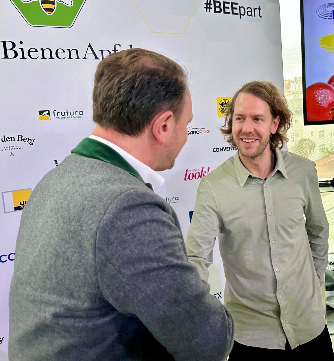 ocsebvettel's tweet photo. Seb yesterday at #BioBienenApfel 🐝 Event in Vienna 💚🥰
#Vettel #BeeaHero #SV5 #BeePart https://t.co/2PgWLST426