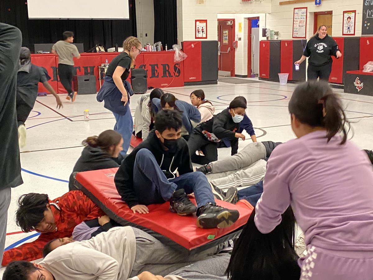 Gr.8 Lenten Reflection✝️ Building relationships <a href="/StLawrenceTCDSB/">@StLawrenceCSTCDSB</a> Amazing night. Wonderful experience for the Grads. Special thanks to an awesome <a href="/a_weidmark/">Ashley Weidmark</a> for organizing <a href="/TCDSB/">Toronto Catholic District School Board</a>_PAguiar @TCDSB