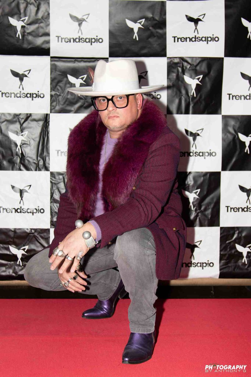 TechtographerG's tweet photo. Red carpet vibes 

#trendsapio #chicagolife #chicagophotographer #chicago #redcarpet #models #chicagomodels #chicagocreatives #chicagoevents #app #party #success #photographer #redcarpetphotos #celebrityvibes https://t.co/4rKftBBBeL