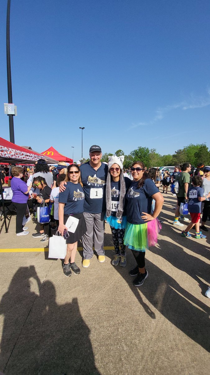 MrsCruzWilliam1's tweet photo. With Dr. Henry @SuptMarkHenry, along with Ms. Aponte @mrs_agarza @mssegura3rd @MMichelle425 @MrVtoe @MrsGSalazar representing @CFISDHolmsley at the #CFISDFunRun supporting @theCFEF Husky Pride!!! https://t.co/NC1WKlgag1