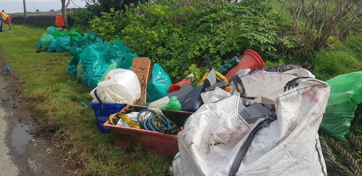 DrogTidyTown's tweet photo. Boyne River Clean Up! 
"There is no power for change greater than a community discovering what it cares about."
#BoyneRiverCleanUp #savetheboyne #CommunityWorkingTogether #ProtectingOurEnvironment https://t.co/9JeE5GfLbn